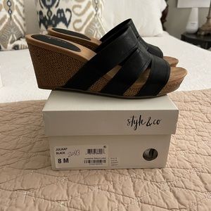 Super cute wedges. Never worn. Non smoking home.